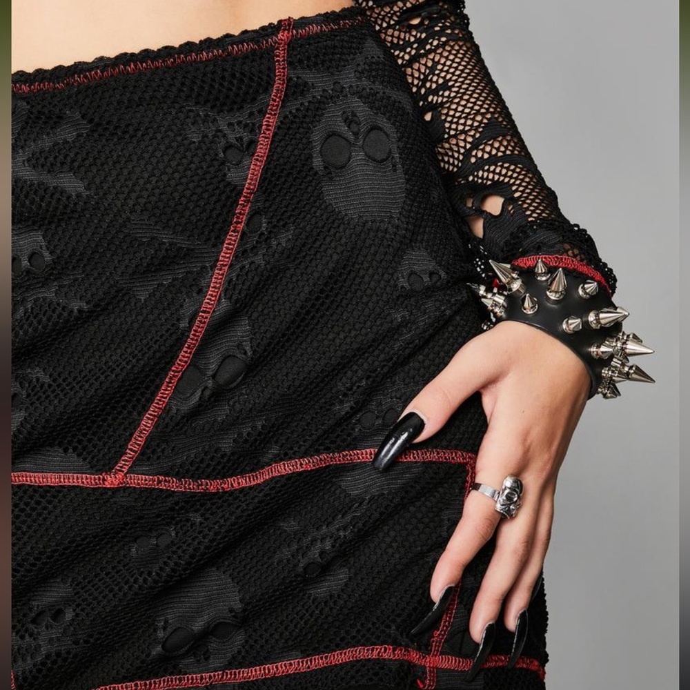 ☠️Dolls Kill Sweet Revenge Mini Skirt ☠️ 
🩸Black and red grunge/emo style skirt🩸